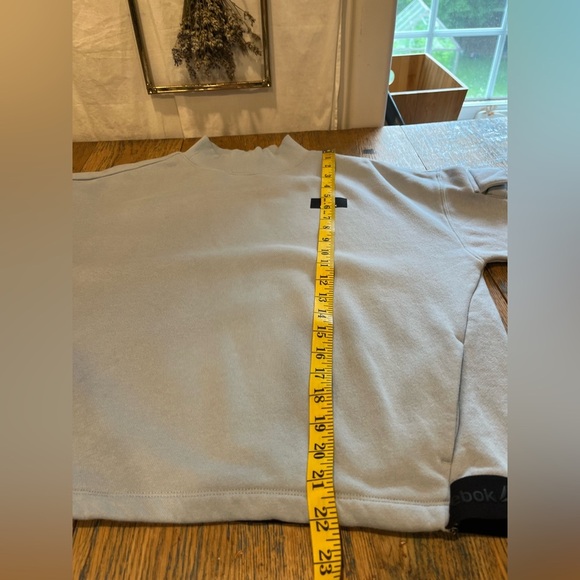 🩵 REEBOK – Light blue mock-neck sweatshirt – Size L - Picture 8 of 9